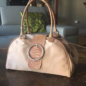 GUIA’s handbag unique design